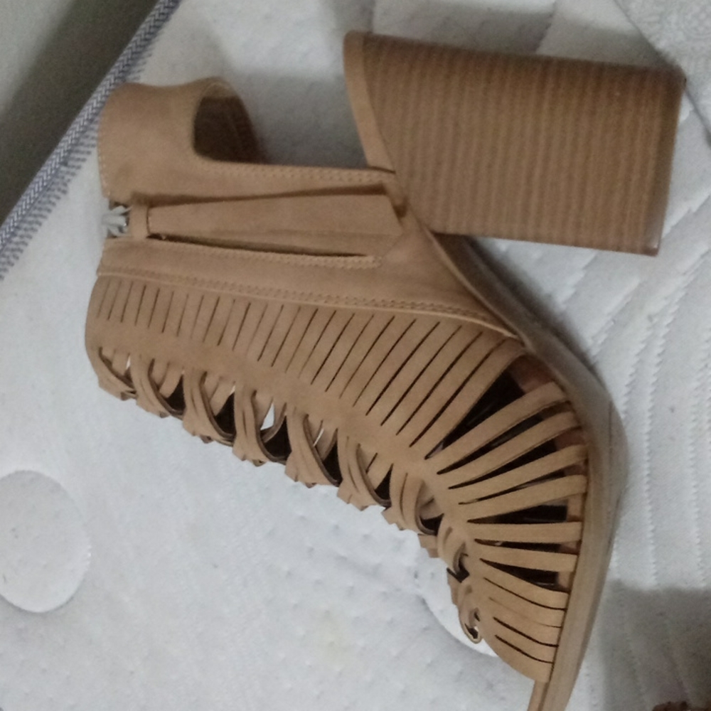 dv heels